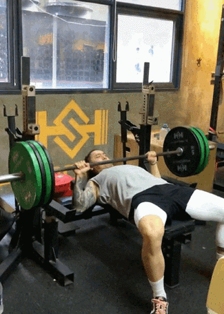 31岁蒋劲夫近照曝光这肌肉是认真的吗反差太大了