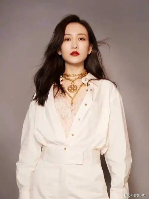 "王鸥"当妈后豁出去!内衣外穿一点不害羞,这气场一般人比不上