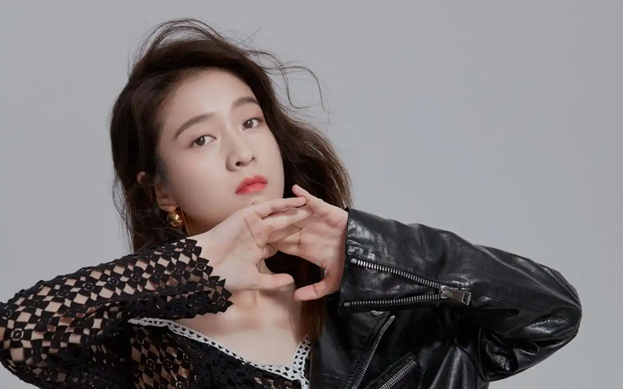 新生代97后女星张雪迎壁纸_时尚气质女星张雪迎