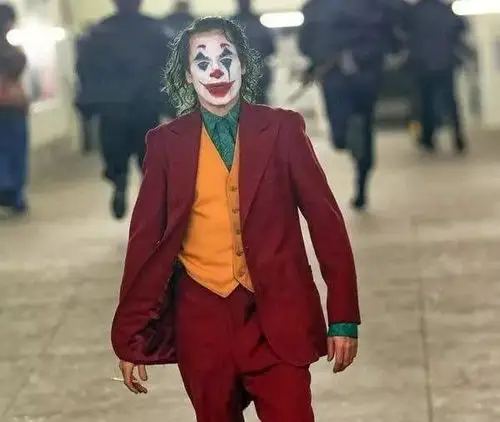 世间影阁 |《小丑2019》:一个精神病患者从受害者到恶魔的独白