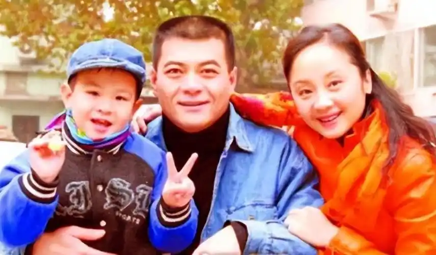 王新军个人资料("军人专业户"王新军:与唐静离婚后,二婚娶秦海璐再获