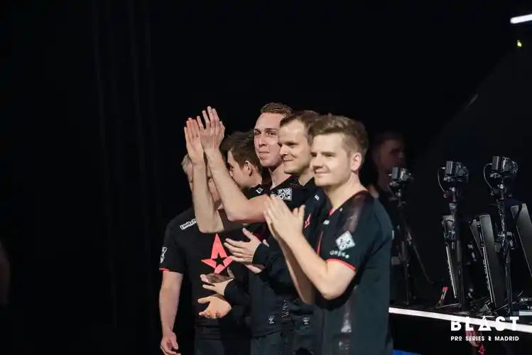 ez4ence芬兰冰刀力克astralis登顶马德里