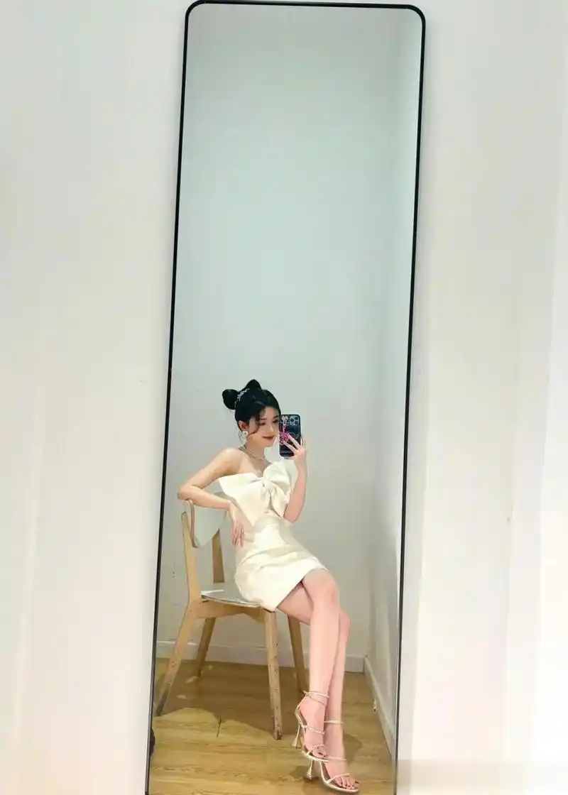 话说鞠婧祎这腿自拍的跟电视上的差别有点大啊[鼓掌]#鞠婧祎live动图