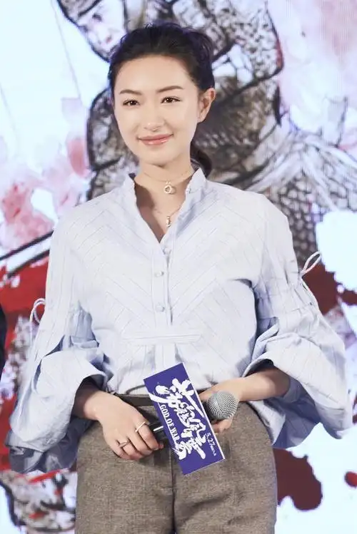 万茜出席《荡寇风云》首映 戚夫人现场欺负人