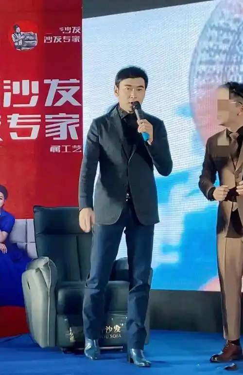 55岁台星拿国旗游长城,回大陆后疯狂走穴,虽过气但仍月入百万_焦恩俊