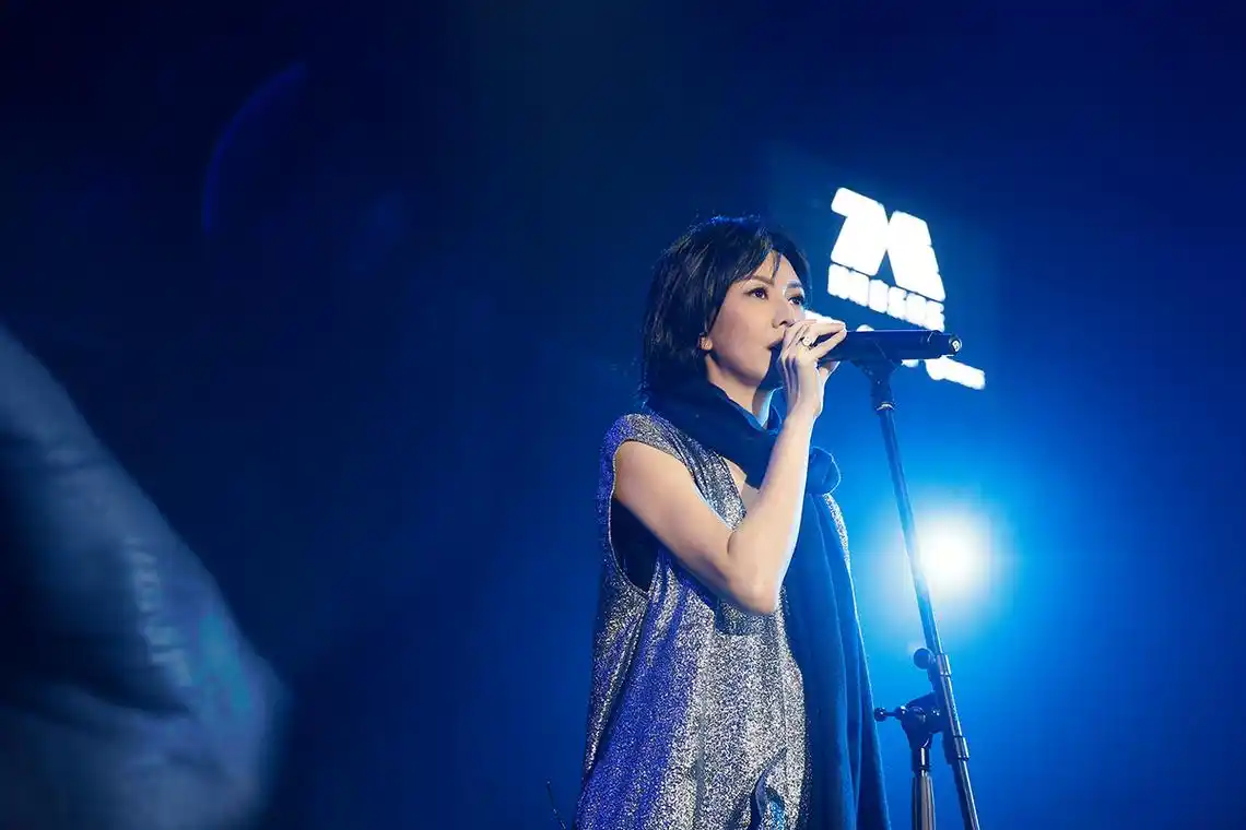 孙燕姿no13作品跳舞的梵谷新歌唱谈会在沪举办与近千歌迷近距离互动