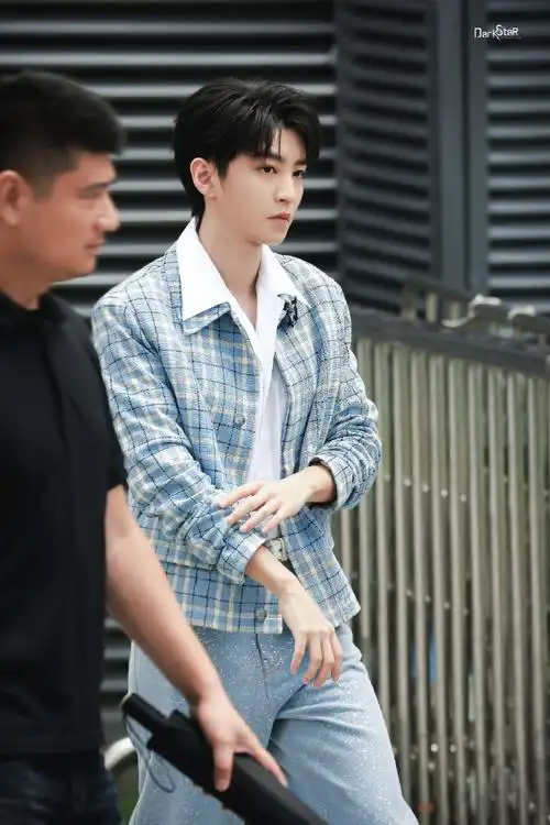 王俊凯到达长沙录hi6