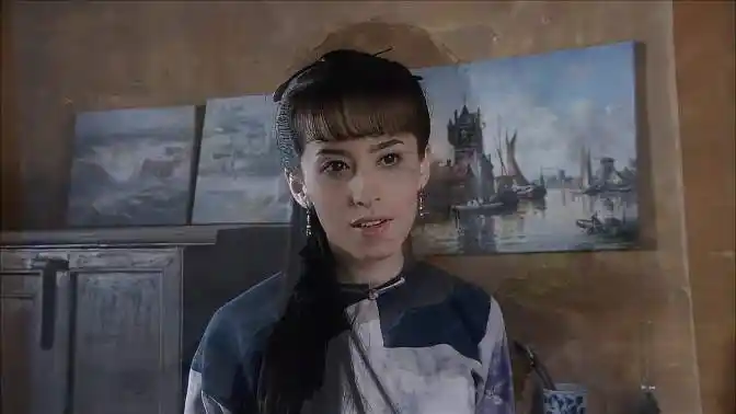 围屋里的桃花:青女帮小叔子收拾房间,哪料看到自己的画像,愣了-影视综