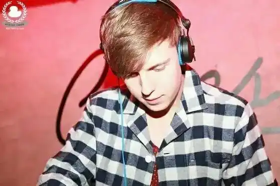 中文名:朱利安 外文名:julian quintart 别名:比利时小鸭子 国籍