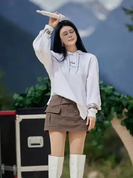 袁娅维学跳舞演我本人了哈哈哈哈哈哈,眼睛学会了但身体没学会,手忙脚