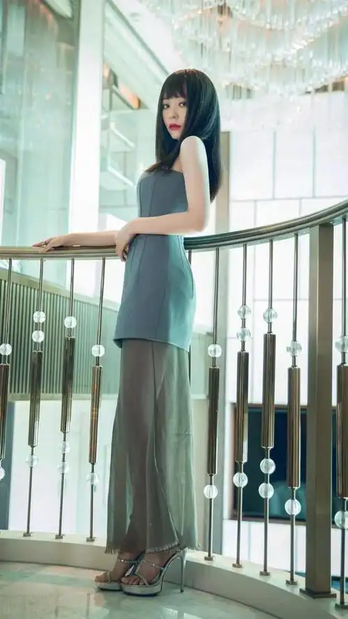 每天美图张靓颖的高跟鞋美图大赏