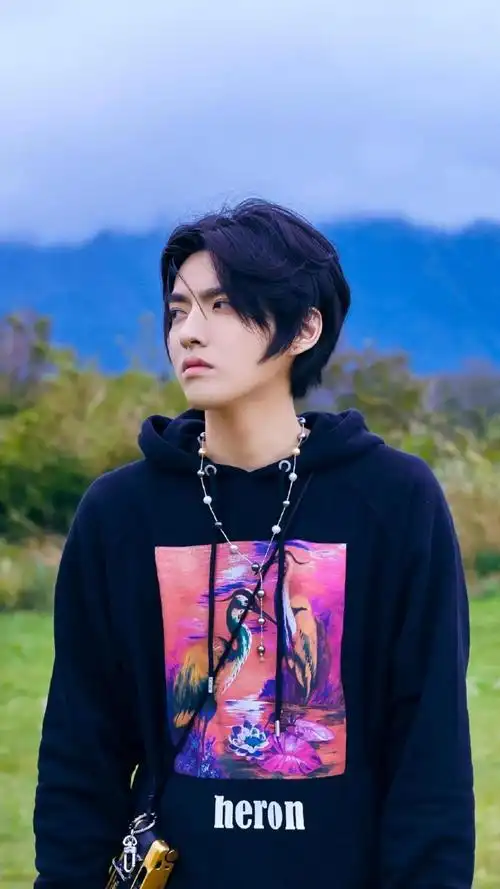 休闲风男孩吴亦凡时尚阳光写真