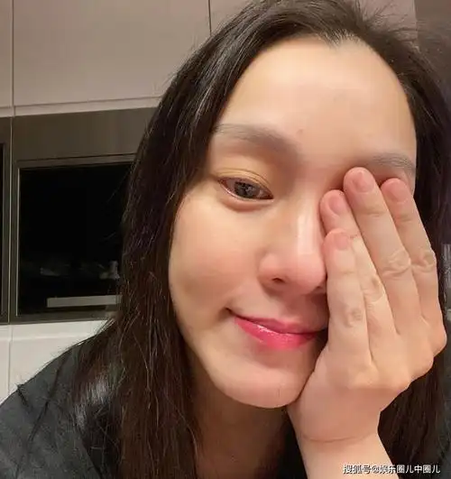 范玮琪素颜照曝光,眼神呆滞面无血色,网友:你要不要去看医生?