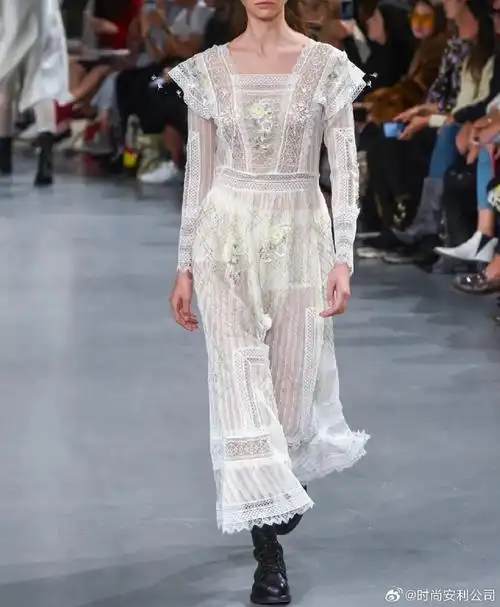 少女香气john galliano 2019  #时尚穿搭