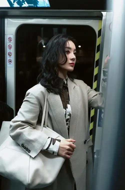 #袁姗姗米兰时装周#