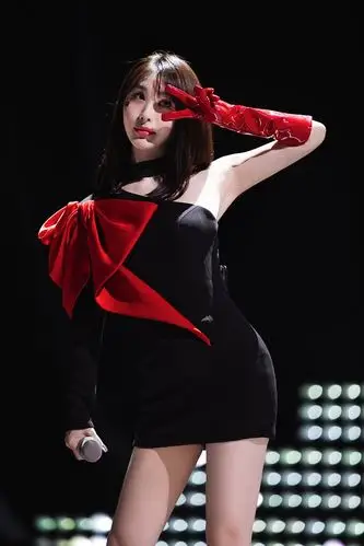 搜狐娱乐讯 (视觉中国/图)2021年4月9日,李菲儿一组《乘风破浪的姐姐2