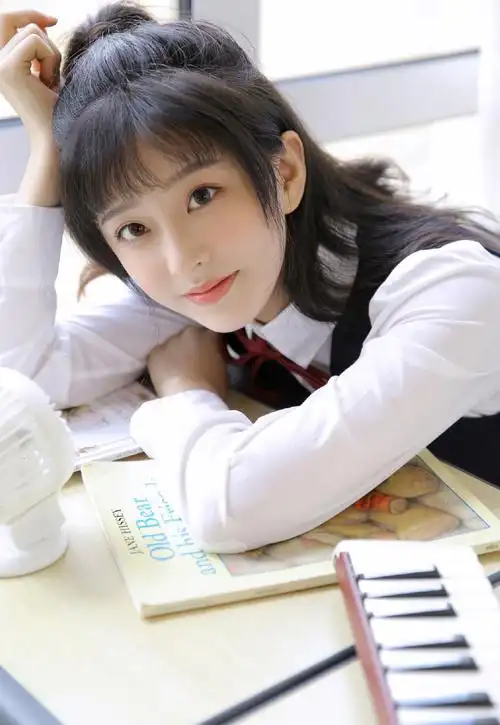 台湾美女学生妹校园制服诱惑写真[6/9]_校花美女_美桌网