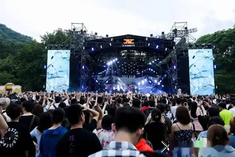 的周末(5月15-16日)西湖音乐节现场爱它公益舞台首站登录西湖音乐节