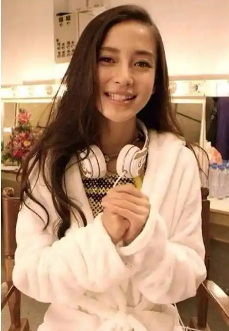 angelababy晒睡衣照,这素颜简直美翻了!