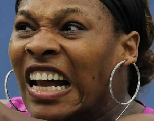 图文:首轮小威2-0横扫对手 小威表情狰狞