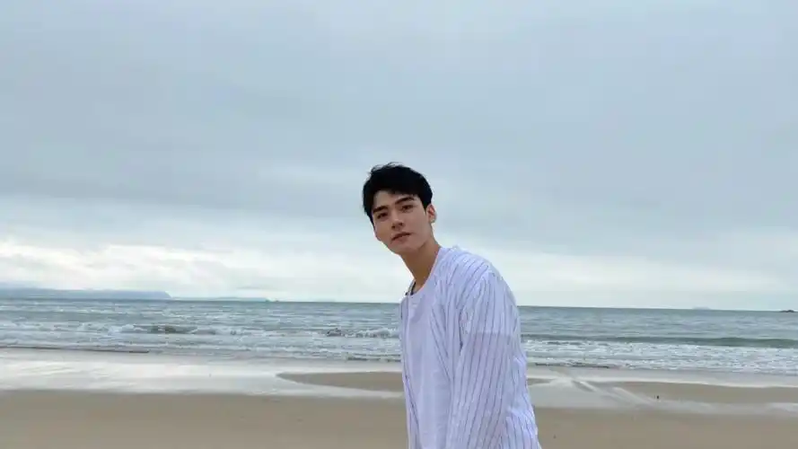 【龚俊】海滩湿身,太杀!老公的盛世美颜