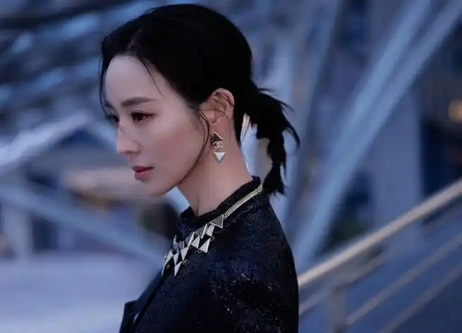 张钧甯新中式刺绣穿搭##w年度盛典