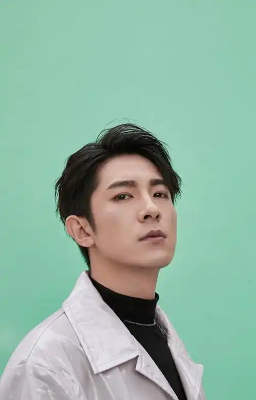 季肖冰图片季肖冰时尚杂志写真图片