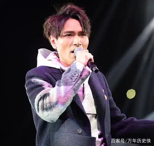 "蒙面歌王"杨宗纬唱《夏洛特烦恼》插曲引尖叫