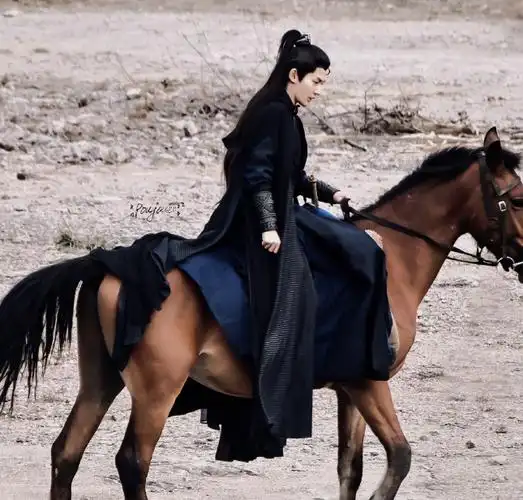 邓为云秀行异域路透好邪魅李一桐男装有点飒男主人气高