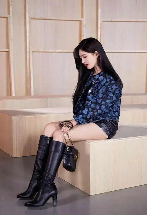 冬季出门穿长靴身高不够的女孩子可以学学赵露思咋搭配的