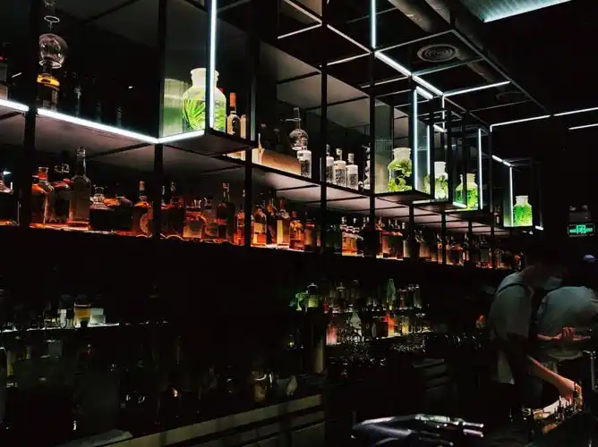 预见到上海的七夕晚肯定很chaos,前一晚来botanist坐坐啦酒吧气氛很