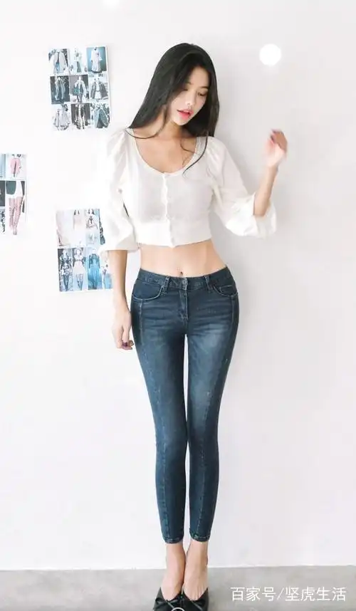 时尚牛仔裤展现女神魅力,穿出自我风采!
