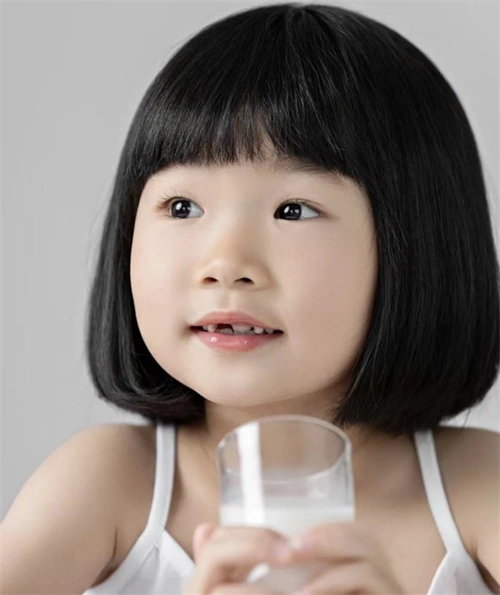 灵动可爱波波头 小女孩人气短发_儿童发型 - 美发站