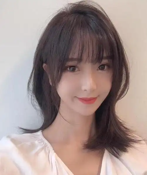 今年最火的刘海发型,特别修饰脸型的刘海发型