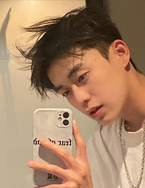 余庆伟 图源微博 侵权删 - 堆糖,美图壁纸兴趣社区