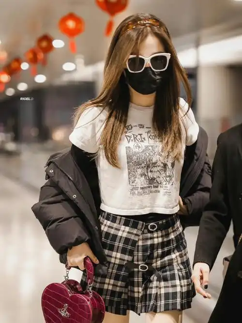 甜美虞书欣机场私服合集