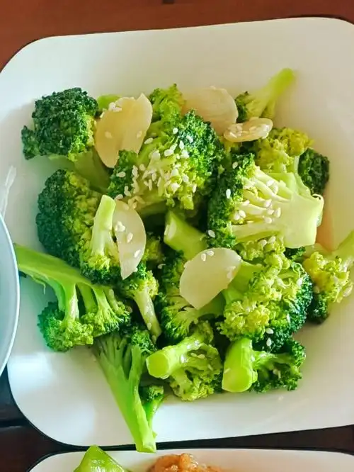 最近爱上了西兰花,跟米饭搭配真的太好吃了⊙▽⊙ 步骤: 西兰花的做法