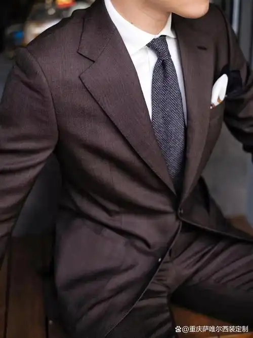 成熟男人怎么穿西装更有魅力(正装穿搭技巧)