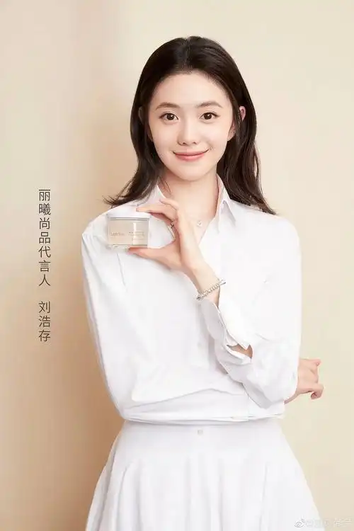 肖战官宣新年首个代言人气如何