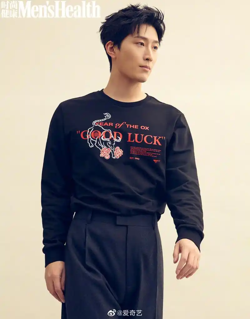 他的标志是明朗笑容,他的底气是演技实力,他是宜古宜今的@窦骁 ,生日