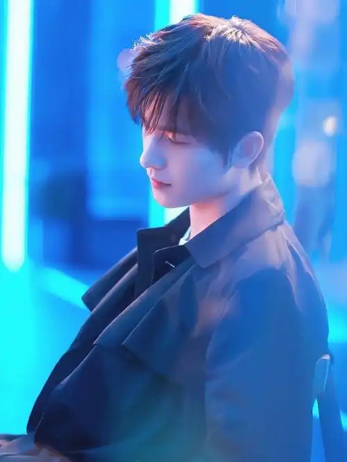 蓝发杨洋歪歪滴欸斯