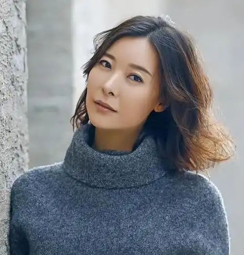 感情经历丰富,50岁却还未婚,柯蓝到底在追求什么?