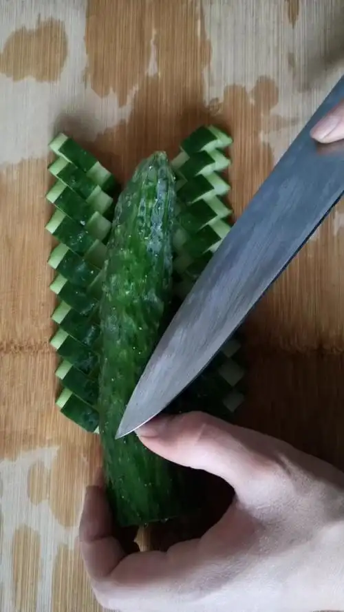 20秒黄瓜切法,简单易学哦.