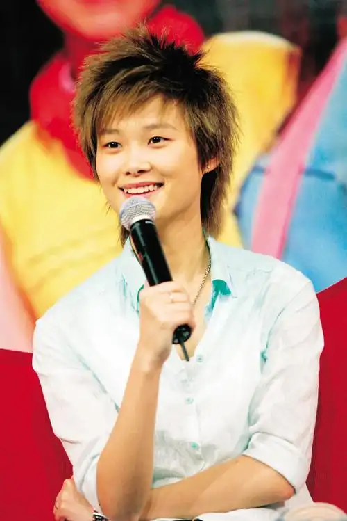 组图电视剧美丽分贝开播记者专访李宇春