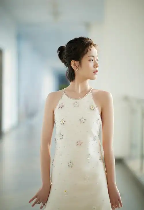 李庚希露背礼服性感写真78