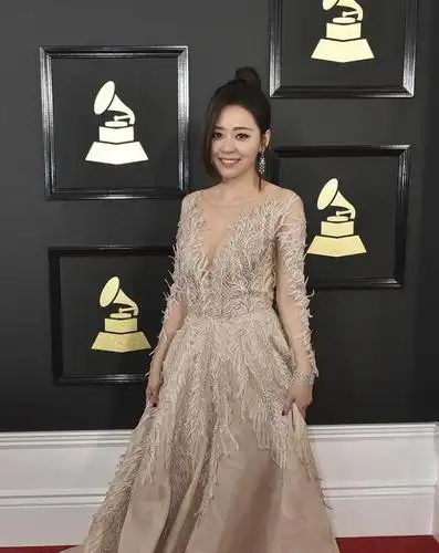 张靓颖出席活动,当看到转身瞬间后,网友:无法用语言来形容!