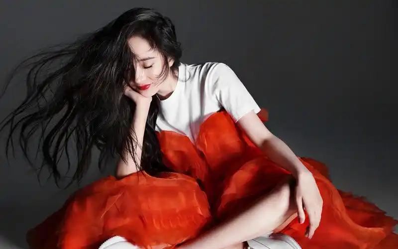 杨幂妩媚性感高清桌面壁纸