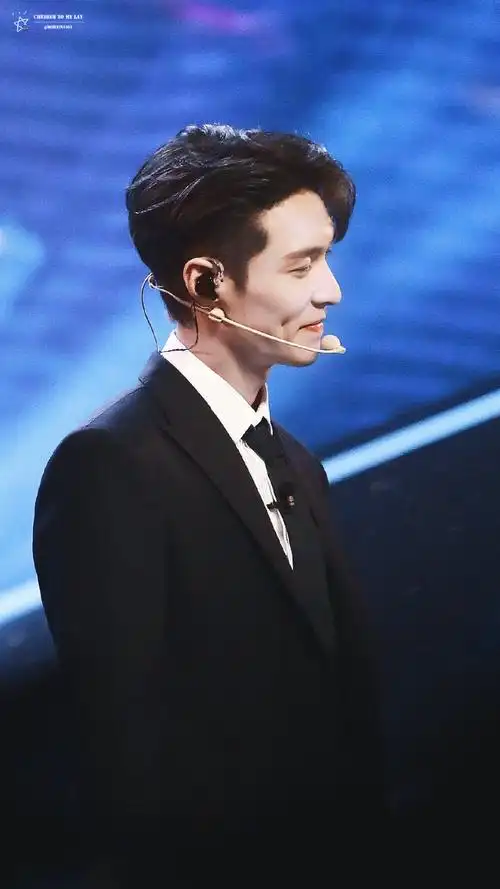 张艺兴侧脸 酒窝 - 堆糖,美图壁纸兴趣社区