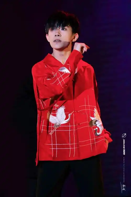 易烊千玺十八岁生日会