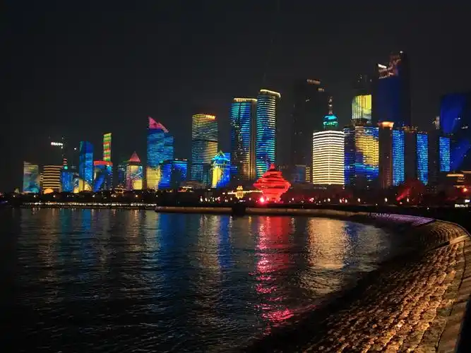 蜗居在家,回忆观青岛五四广场灯光秀(原创)